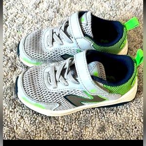 New Balance sneakers toddler boys size 8